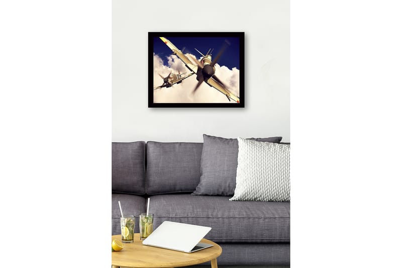 Kehystetty puinen canvas-taulu - 41x56 cm - Lentokone liitelee pilvisellä taivaalla - Harmaa / Sininen / Valkoinen - Sisustustuotteet - Taulu & taide