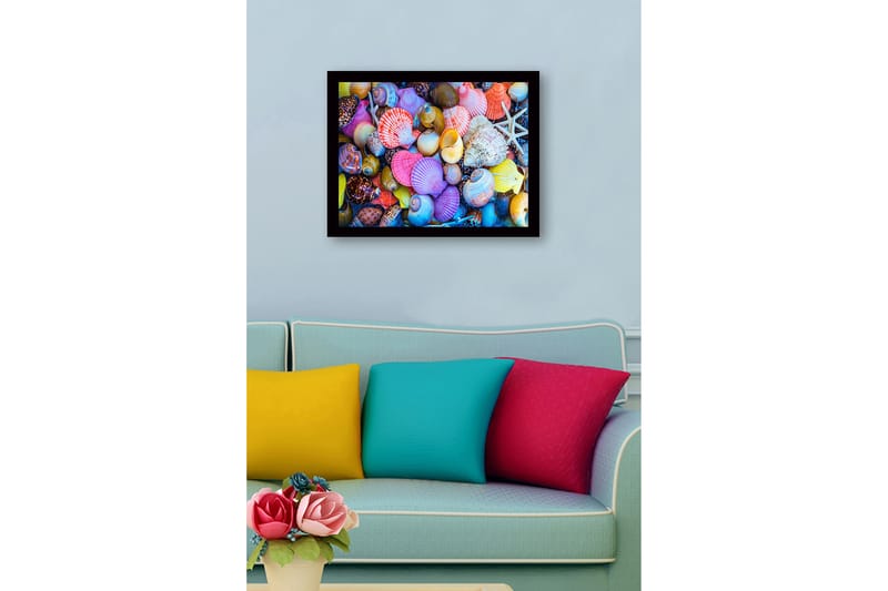 Kehystetty puutaulu canvasille - 41x56 cm - Värikkäitä simpukankuoria eri muodoissa ja kokoisina - Vaaleanpunainen / Keltainen / Violetti - Sisustustuotteet - Taulu & taide