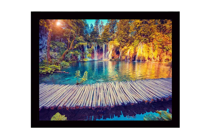 Kehystetty puutaulu canvas-taululla - 41x56 cm - Kaunis vesiputous kirkkaan sinisellä vedellä, rehevien puiden ja kasvien ympäröimänä, Sininen / Vihreä / Oranssi