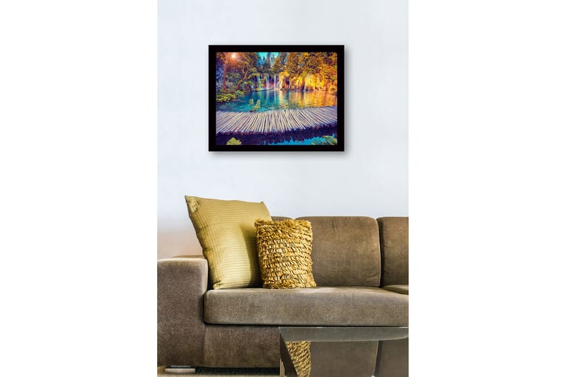 Kehystetty puutaulu canvas-taululla - 41x56 cm - Kaunis vesiputous kirkkaan sinisellä vedellä, rehevien puiden ja kasvien ympäröimänä - Sininen / Vihreä / Oranssi - Sisustustuotteet - Taulu & taide