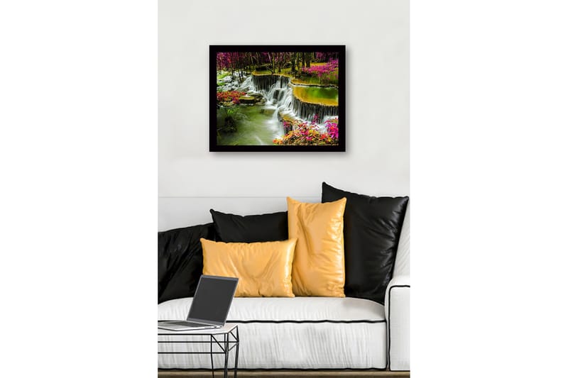 Kehystetty puutaulu canvasille - 41x56 cm - Vesiputous värikkäiden kukkien ja vehreyden ympäröimänä - Vihreä / Vaaleanpunainen / Keltainen - Sisustustuotteet - Taulu & taide