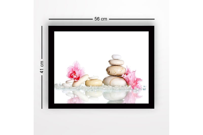 Kehystetty puutaulu canvasille - 41x56 cm - Kivikasa, jota ympäröivät vaaleanpunaiset kukat ja kimaltelevat kivet - Valkoinen / Vaaleanpunainen / Beige - Sisustustuotteet - Taulu & taide