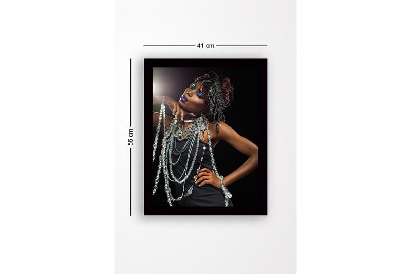 Kehystetty puinen canvas-taulu - 41x56 cm - Elegantti nainen kimaltelevilla koruilla ja dramaattisella meikillä - Musta / Hopea / Violetti - Sisustustuotteet - Taulu & taide