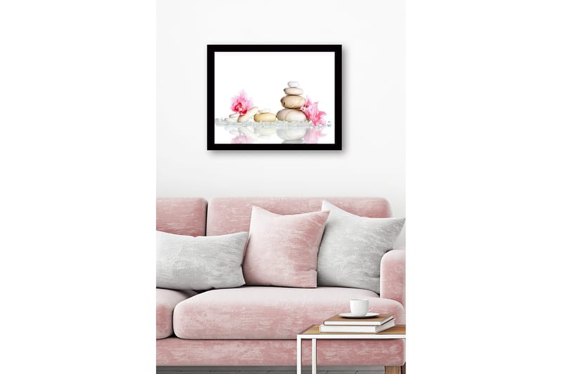 Kehystetty puutaulu canvasille - 41x56 cm - Kivikasa, jota ympäröivät vaaleanpunaiset kukat ja kimaltelevat kivet - Valkoinen / Vaaleanpunainen / Beige - Sisustustuotteet - Taulu & taide