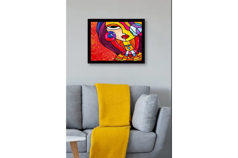 Kehystetty puutaulu canvasille - 41x56 cm - Värikäs nainen tyylitellyillä kasvoilla ja koruilla - Punainen / Keltainen / Violetti - Sisustustuotteet - Taulu & taide