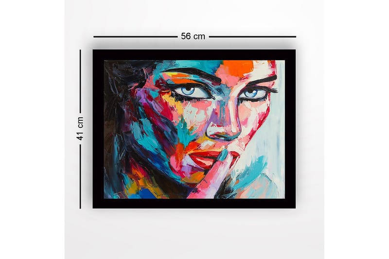 Kehystetty puinen canvas-taulu - 41x56 cm - Muotokuva naisesta salaperäisellä eleellä - Sininen / Punainen / Vaaleanpunainen - Sisustustuotteet - Taulu & taide