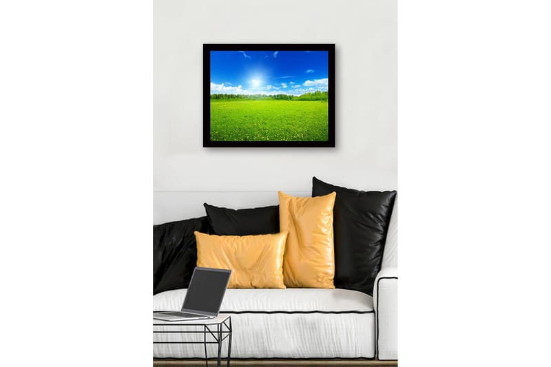 Kehystetty puutaulu canvasille - 41x56 cm - Vihreä niitty kirkkaan sinisen taivaan alla valkoisilla pilvillä - Vihreä / Sininen / Valkoinen - Sisustustuotteet - Taulu & taide