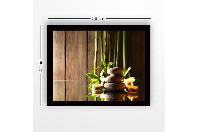Kehystetty puutaulu canvasille - 41x56 cm - Harmoninen kivien ja bambun sommittelu kynttilälyhdöillä - Harmaa / Vihreä / Beige - Sisustustuotteet - Taulu & taide