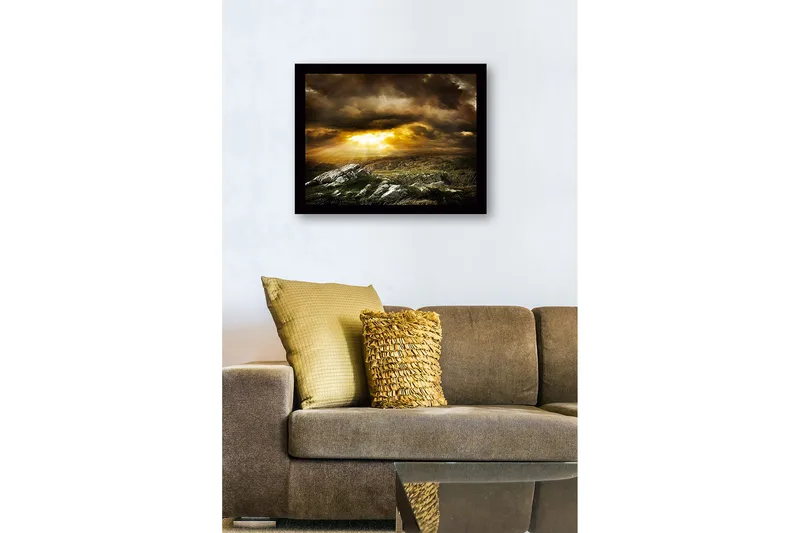 Kehystetty puutaulu canvasille - 41x56 cm - Dramaattinen maisema auringonsäteillä, jotka murtuvat pilvien läpi - Kulta / Tummanharmaa / Vihreä - Sisustustuotteet - Taulu & taide