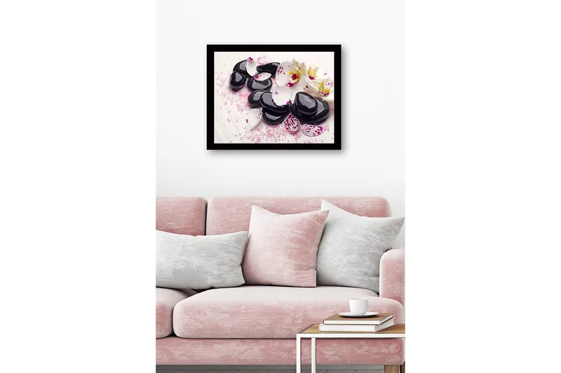 Kehystetty puutaulu canvasille - 41x56 cm - Mustia kiviä ympäröi valkoisia ja violetteja orkideanlehtiä - Musta / Valkoinen / Violetti - Sisustustuotteet - Taulu & taide