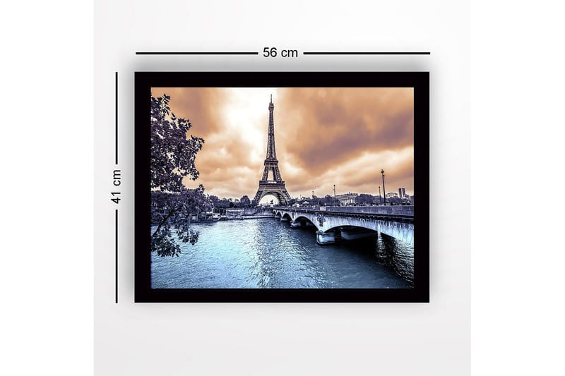 Kehystetty puutaulu canvasille - 41x56 cm - Eiffel-torni dramaattisen taivaan ja peilimäisen joen ympäröimänä - Sininen / Oranssi / Harmaa - Sisustustuotteet - Taulu & taide