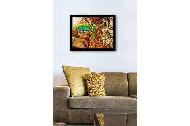 Kehystetty puinen canvas-taulu - 41x56 cm - Kaunis metsäpolku kirkkaan järven rannalla syksyn väreissä - Vihreä / Oranssi / Ruskea - Sisustustuotteet - Taulu & taide