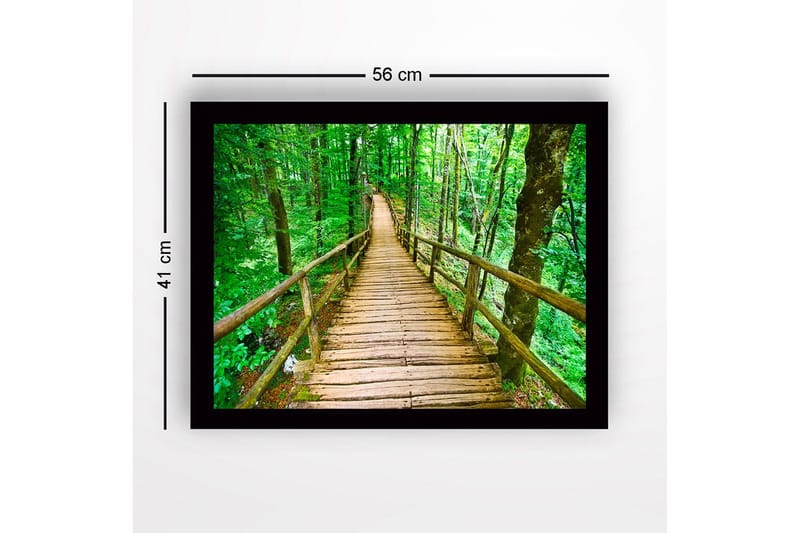 Kehystetty puinen canvas-taulu - 41x56 cm - Puinen silta mutkittelee rehevän metsän läpi - Vihreä / Ruskea - Sisustustuotteet - Taulu & taide