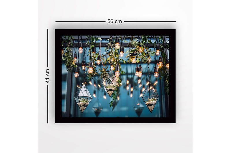 Kehystetty puukangas - 41x56 cm - Riippuva lasimaljakko kasveilla ja valonlähteillä - Vihreä / Musta / Kulta - Sisustustuotteet - Taulu & taide