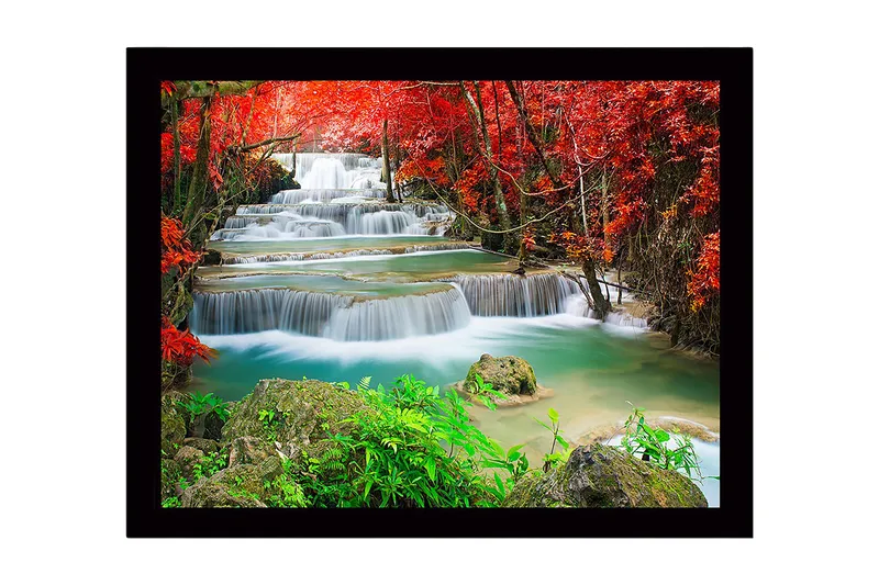Kehystetty puutaulu canvasille - 41x56 cm - Kauniita vesiputouksia punalehtisen kasvillisuuden ympäröimänä, Punainen / Vihreä / Turkoosi