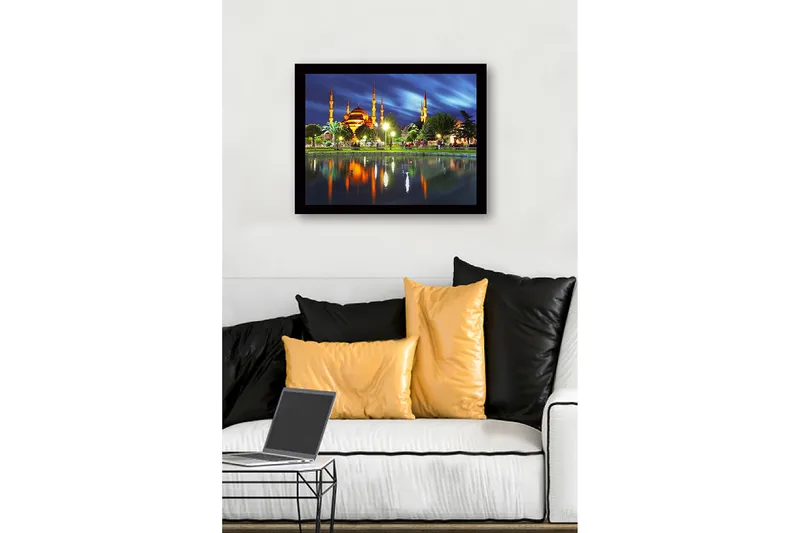Kehystetty puutaulu - 41x56 cm - Upea moskeija valaistuilla minareeteilla peilimäisen järven rannalla - Oranssi / Vihreä / Sininen - Sisustustuotteet - Taulu & taide