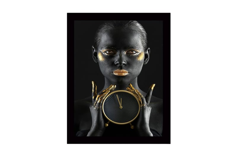 Kehystetty puutaulu - 41x56 cm - Muotokuva mustaihoisesta ja kultaisilla yksityiskohdilla varustetusta naisesta, joka pitelee kelloa, Musta / Kulta / Ruskea