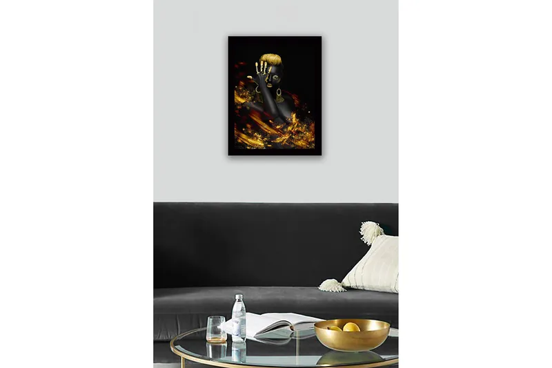 Kehystetty puutaulu canvasille - 41x56 cm - Elegantti nainen kultaisilla yksityiskohdilla ja mustalla taustalla - Musta / Kulta - Sisustustuotteet - Taulu & taide