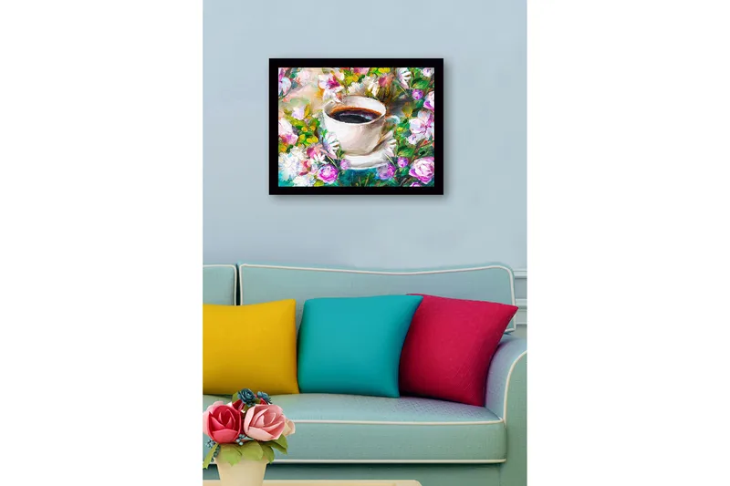 Kehystetty puutaulu canvasille - 41x56 cm - Kuppi kahvia värikkäiden kukkien ympäröimänä - Violetti / Vihreä / Valkoinen - Sisustustuotteet - Taulu & taide