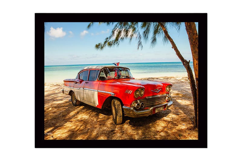 Kehystetty puinen canvas-taulu - 41x56 cm - Vanha auto rannalla trooppisella taustalla, Punainen / Harmaa / Musta