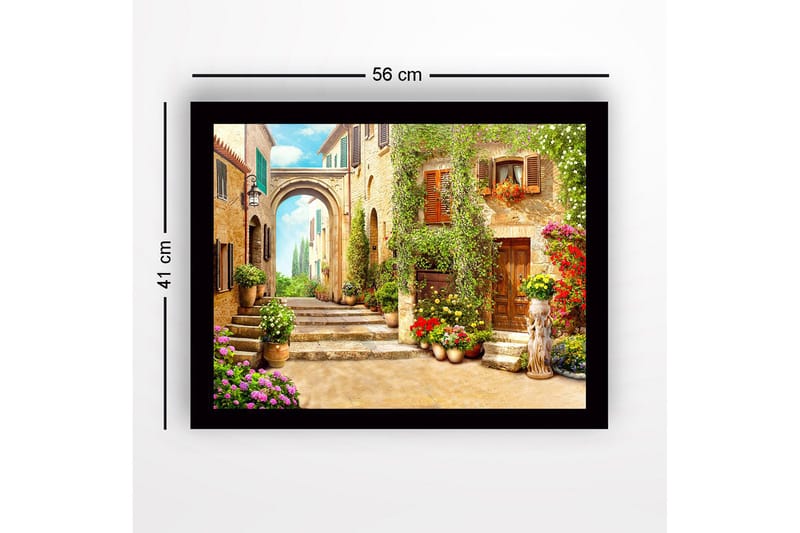 Kehystetty puutaulu canvasille - 41x56 cm - Viehättävä kuja, jossa on kukkakoristeisia taloja ja kaari taustalla - Vihreä / Keltainen / Vaaleanpunainen - Sisustustuotteet - Taulu & taide