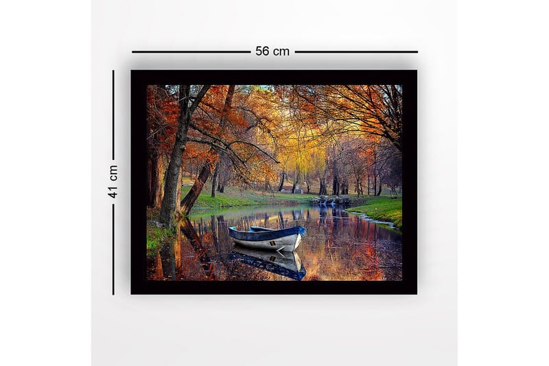 Kehystetty puutaulu canvas-taululla - 41x56 cm - Vene kelluu hiljaa peilimäisessä järvessä syksyn väristen puiden ympäröimänä - Oranssi / Vihreä / Sininen - Sisustustuotteet - Taulu & taide