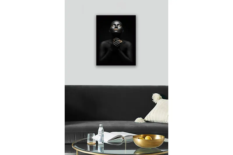 Kehystetty puutaulu canvasille - 41x56 cm - Muotokuva mustaihoisesta naisesta kultaisilla yksityiskohdilla - Musta / Kulta - Sisustustuotteet - Taulu & taide