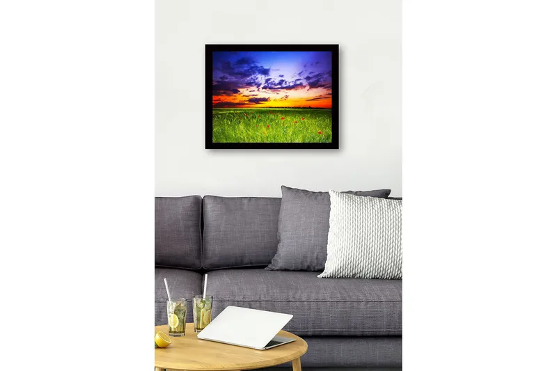 Kehystetty puutaulu canvasille - 41x56 cm - Kaunis auringonlasku vihreän niityn ja punaisten unikkojen yllä - Vihreä / Oranssi / Sininen - Sisustustuotteet - Taulu & taide