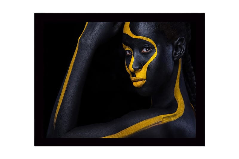 Kehystetty puucanvas - 41x56 cm - Muotokuva henkilöstä, jonka vartalo on maalattu mustalla ja keltaisella maalilla, Musta / Keltainen