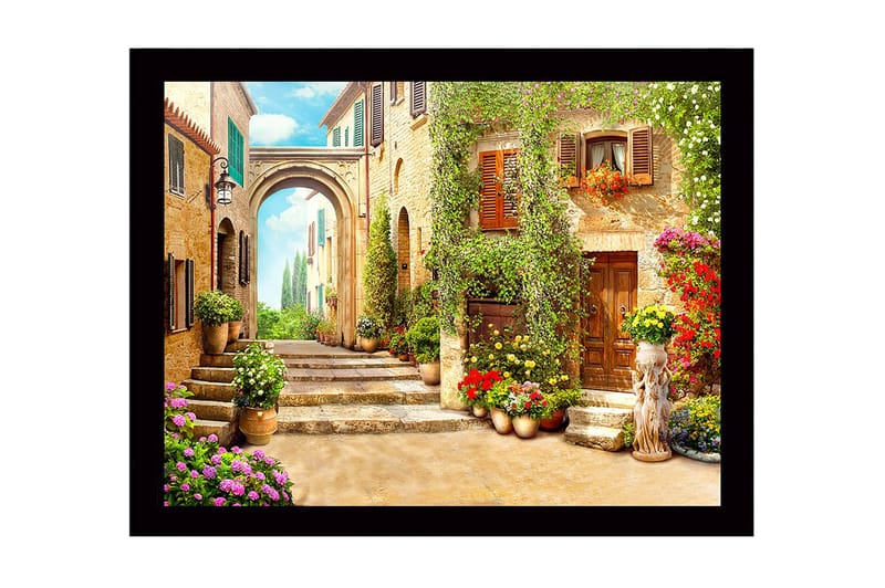 Kehystetty puutaulu canvasille - 41x56 cm - Viehättävä kuja, jossa on kukkakoristeisia taloja ja kaari taustalla, Vihreä / Keltainen / Vaaleanpunainen