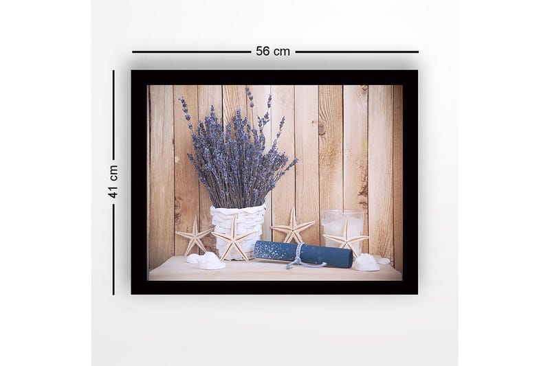Kehystetty puutaulu canvasille - 41x56 cm - Kuivattua laventelia valkoisessa korissa meritähden ja paperirullan kanssa - Violetti / Valkoinen / Sininen - Sisustustuotteet - Taulu & taide