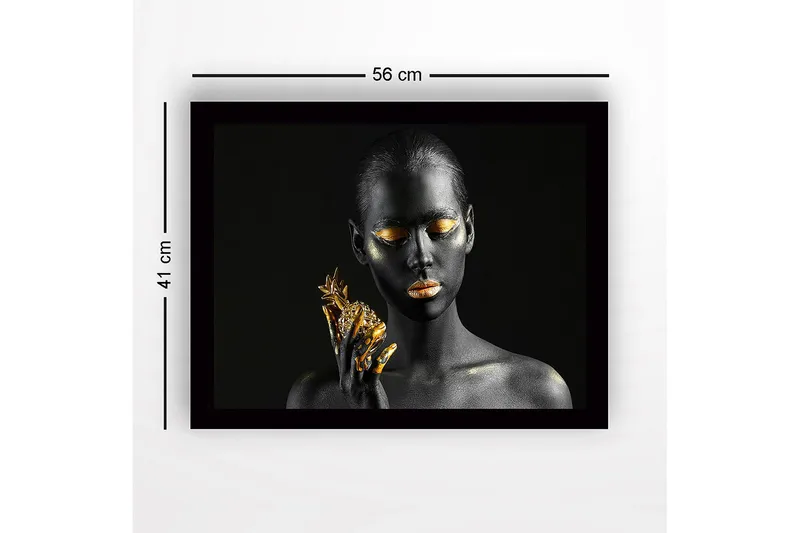 Kehystetty puutaulu - 41x56 cm - Muotokuva mustaihoisesta ja kultaisilla yksityiskohdilla varustetusta naisesta, joka pitelee ananasta - Musta / Kulta - Sisustustuotteet - Taulu & taide