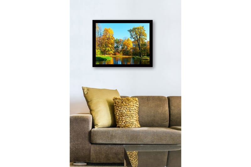Kehystetty puucanvas - 41x56 cm - Värikäs syysmetsä peilimäisen järven rannalla - Kultaoranssi / Vihreä / Sininen - Sisustustuotteet - Taulu & taide