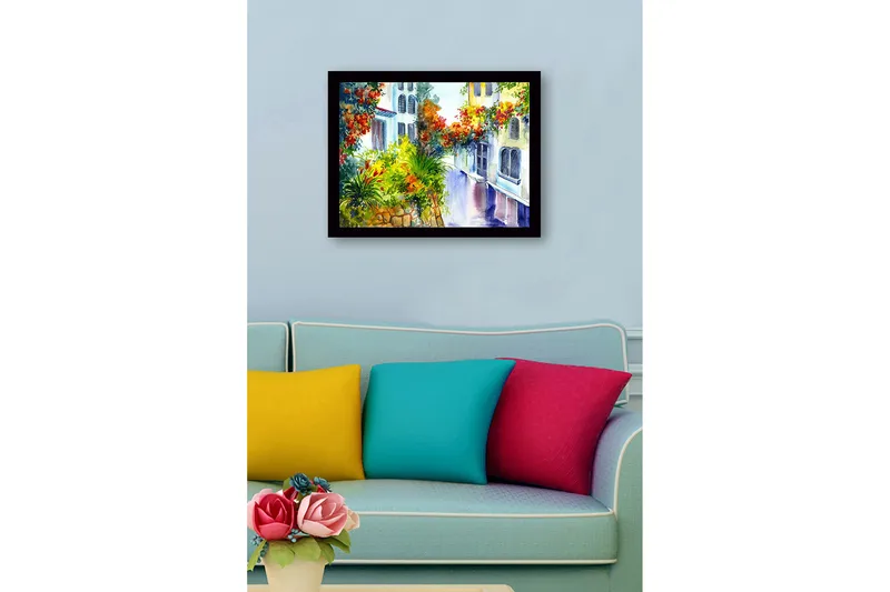 Kehystetty puutaulu canvas-taululla - 41x56 cm - Värikäs katu kukkivien kasvien ja talojen julkisivujen kanssa - Vihreä / Punainen / Keltainen - Sisustustuotteet - Taulu & taide