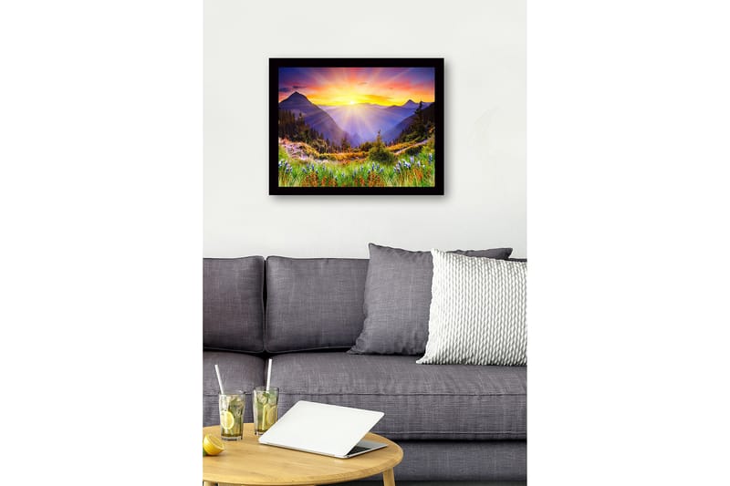 Kehystetty puukangas - 41x56 cm - Upea auringonnousu vuorten ja laaksojen yllä - Kulta / Violetti / Vihreä - Sisustustuotteet - Taulu & taide