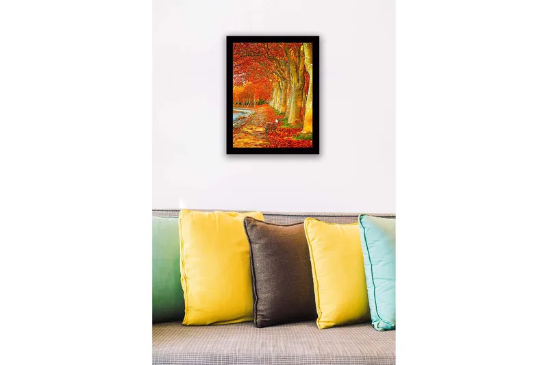 Kehystetty puutaulu canvas-taululla - 41x56 cm - Kaunis katu syksyn väristen puiden ja penkin kanssa kävelypolun varrella - Oranssi / Kulta / Vihreä - Sisustustuotteet - Taulu & taide