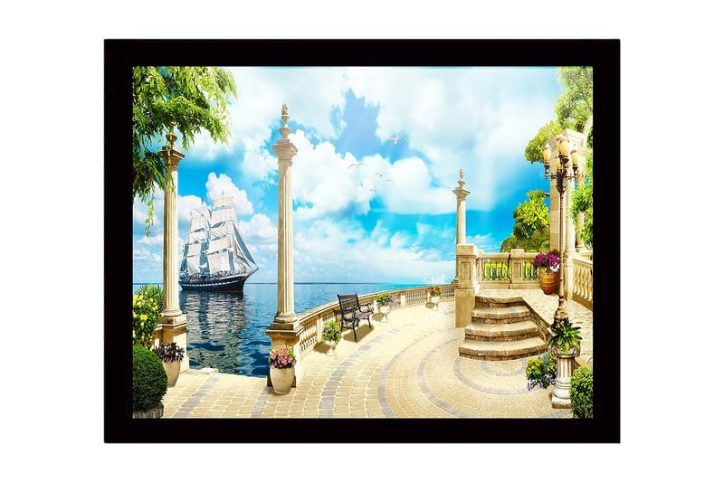 Kehystetty puutaulu canvas-taululla - 41x56 cm - Purjevene idyllisessä satamassa, jossa on pilareita ja rehevä ympäristö, Sininen / Vihreä / Beige