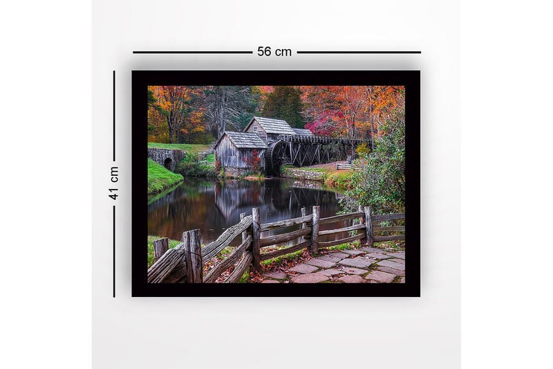 Kehystetty puutaulu canvasille - 41x56 cm - Kaunis mylly peilimäisen järven rannalla syksyn väreissä - Vihreä / Oranssi / Ruskea - Sisustustuotteet - Taulu & taide