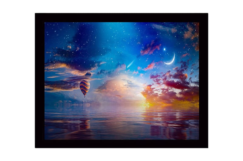 Kehystetty puutaulu canvasille - 41x56 cm - Värikäs kuumailmapallo leijuu peilimäisen järven yllä auringonlaskun aikaan, Sininen / Oranssi / Violetti