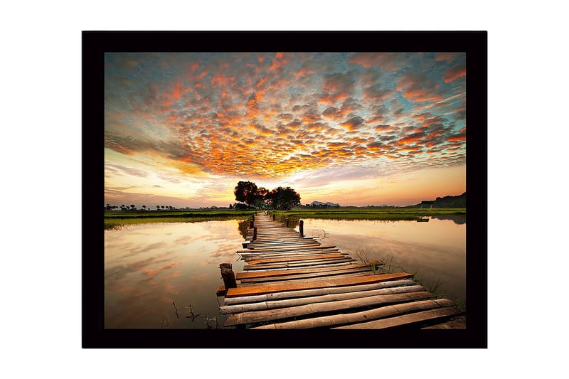 Kehystetty puinen canvas-taulu - 41x56 cm - Kaunis laituri tyynen veden yllä auringonlaskun aikaan, Oranssi / Sininen / Vihreä