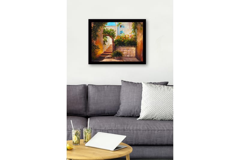 Kehystetty puutaulu canvas-taululla - 41x56 cm - Aurinkoinen kuja kukkivien kasvien ja kivettyjen portaiden kanssa - Vihreä / Oranssi / Beige - Sisustustuotteet - Taulu & taide