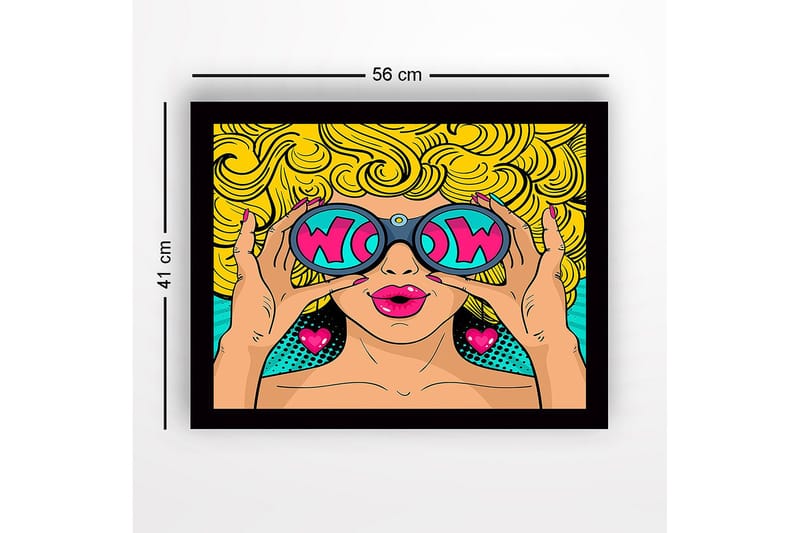 Kehystetty puutaulu canvasille - 41x56 cm - Lumoava nainen suurissa aurinkolaseissa ja kiharissa vaaleissa hiuksissa - Keltainen / Vaaleanpunainen / Turkoosi - Sisustustuotteet - Taulu & taide