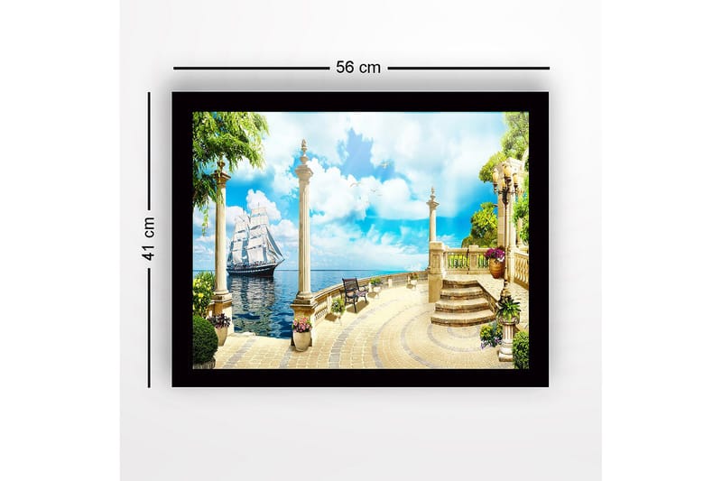 Kehystetty puutaulu canvas-taululla - 41x56 cm - Purjevene idyllisessä satamassa, jossa on pilareita ja rehevä ympäristö - Sininen / Vihreä / Beige - Sisustustuotteet - Taulu & taide