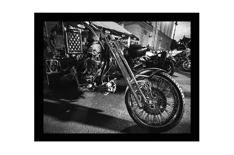 Kehystetty puutaulu canvasille - 41x56 cm - Veistoksellinen moottoripyörä pääkalloaiheella, Musta / Hopea