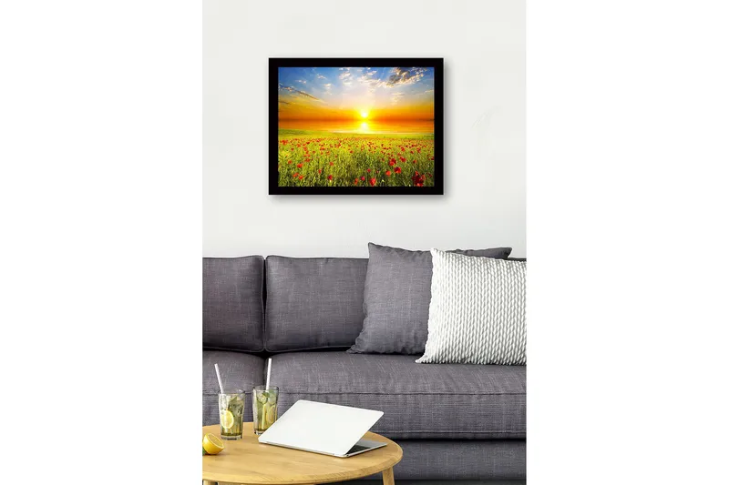 Kehystetty puutaulu canvasille - 41x56 cm - Auringonlasku kukkivan niityn ja unikkojen yllä - Keltainen / Vihreä / Punainen - Sisustustuotteet - Taulu & taide