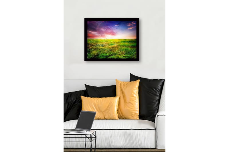 Kehystetty puutaulu - 41x56 cm - Kaunis maisemakuva rehevine niittyineen ja värikkäällä taivaalla - Vihreä / Keltainen / Violetti - Sisustustuotteet - Taulu & taide