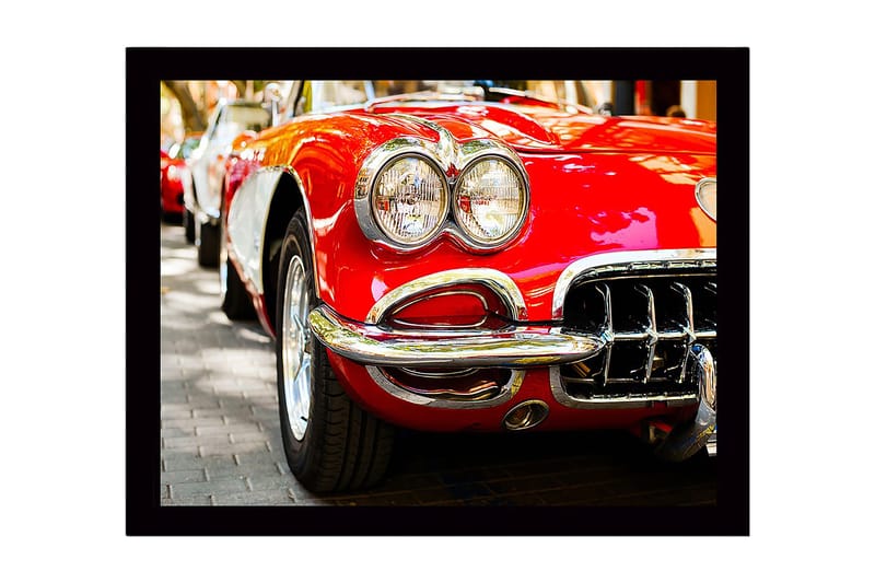 Kehystetty puutaulu canvasille - 41x56 cm - Klassinen punainen urheiluauto kiiltävillä kromiyksityiskohdilla, Punainen / Kromi / Musta
