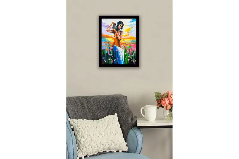 Kehystetty puucanvas - 41x56 cm - Nainen kantaa ruukkua värikkäässä maisemassa - Oranssi / Vihreä / Sininen - Sisustustuotteet - Taulu & taide