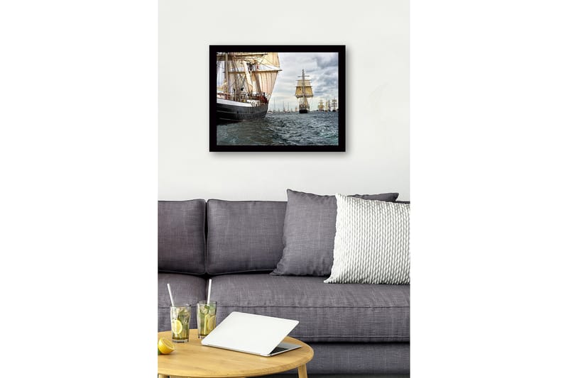 Kehystetty puutaulu canvasille - 41x56 cm - Purjeveneet myrskyisällä merellä - Tummansininen / Beige / Harmaa - Sisustustuotteet - Taulu & taide