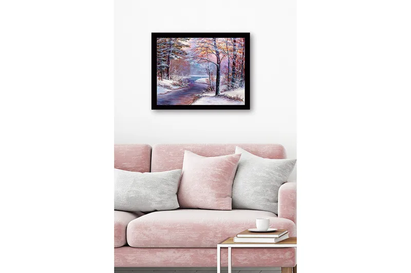 Kehystetty puinen canvas-taulu - 41x56 cm - Talvimaisema rauhallisella joella ja lumipeitteisillä puilla - Sininen / Valkoinen / Vaaleanpunainen - Sisustustuotteet - Taulu & taide